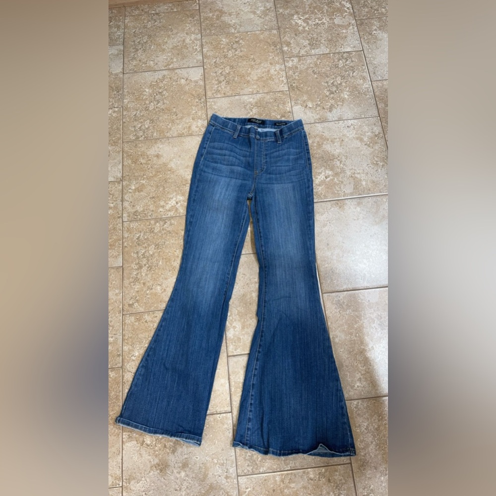 Judy blues
Great condition 
Like new
